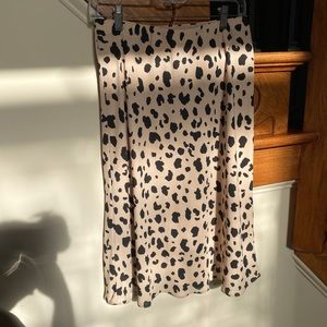 Solitaire midi skirt with a animal (?) print. Size medium